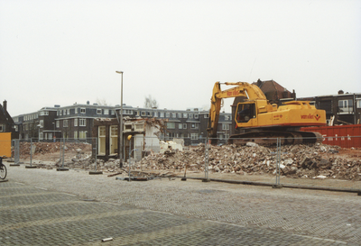 605916 Afbeelding van de sloop van de huizen aan de Staringstraat te Utrecht.